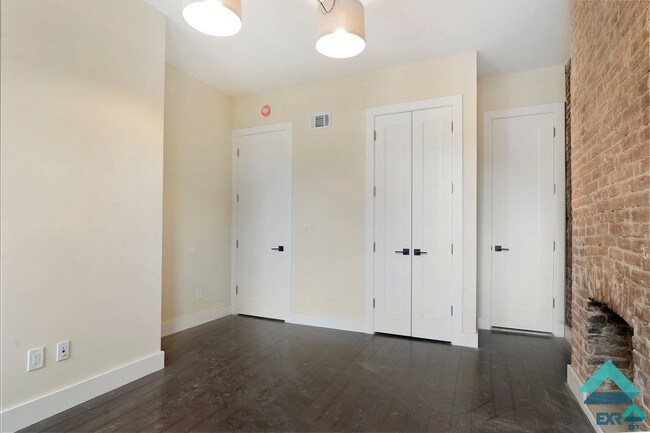 Building Photo - 45 Claver Pl