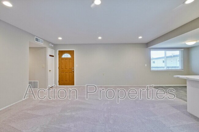 Foto del edificio - 14225 Lora Dr