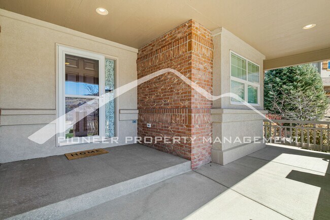 Building Photo - Gorgeous Home with Mountain Views and Wash...