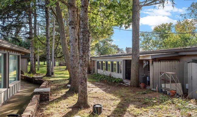 Patio interior - 6600 6th Street Frontage Rd E