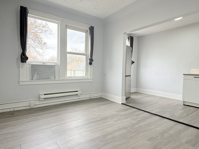 Photo du bâtiment - 1495 Gladstone Ave