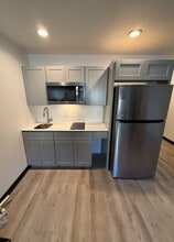 Building Photo - 5 Woodsdale Dr