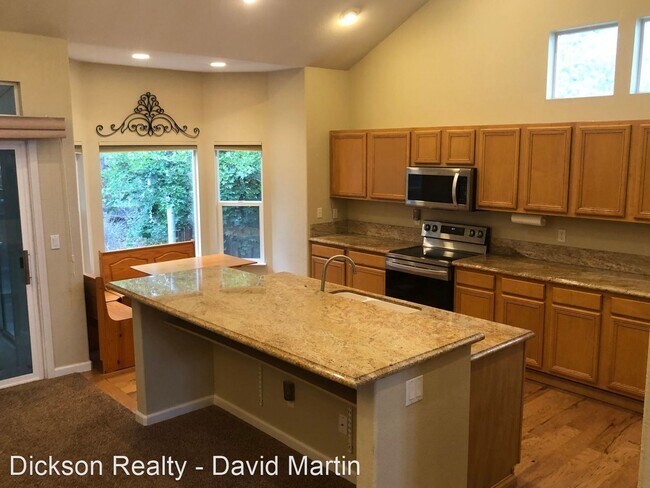 Building Photo - 4 br, 2.5 bath House - 1482 Highland Pines...