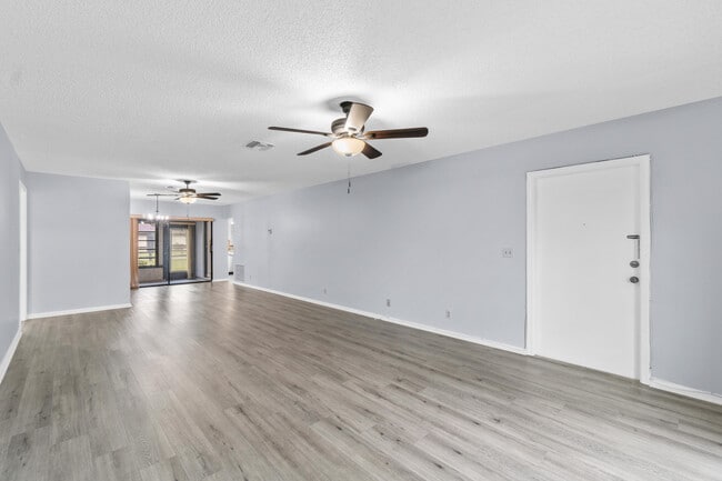 Building Photo - 10086 Eaglewood Rd