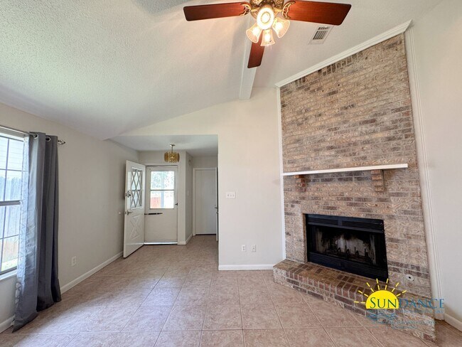 Building Photo - Beautifully Updated 2-Bedroom Duplex in Fort Walton Beach!