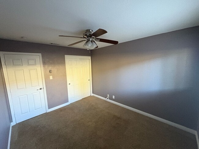 Building Photo - 3 Bedroom 2 Bath Home Available Now!