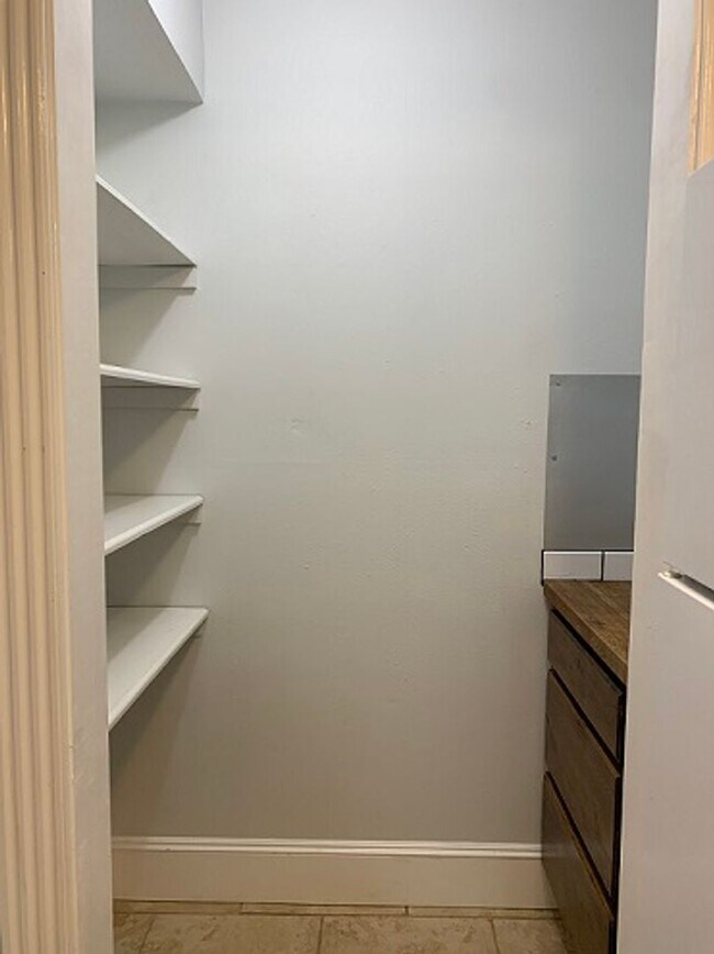 Foto del edificio - 2 bed 2 bath Condo Walking Distance to SFA!