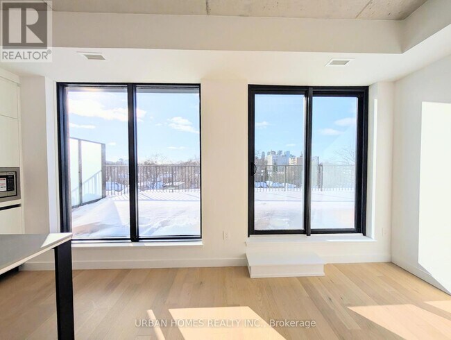 Photo du bâtiment - 1720 Bayview Ave