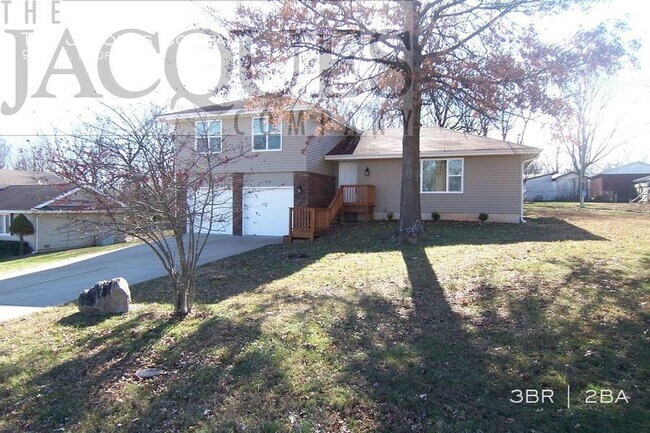 Building Photo - 910 E Bluff Dr