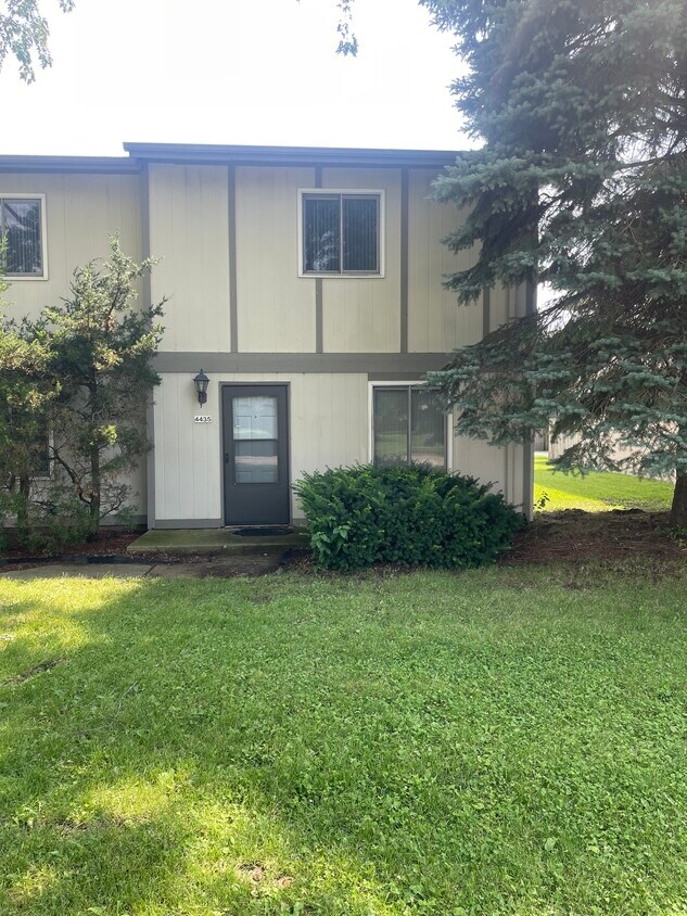 4435 Lori Dr, Rockford, IL 61114 Townhome Rentals in Rockford IL