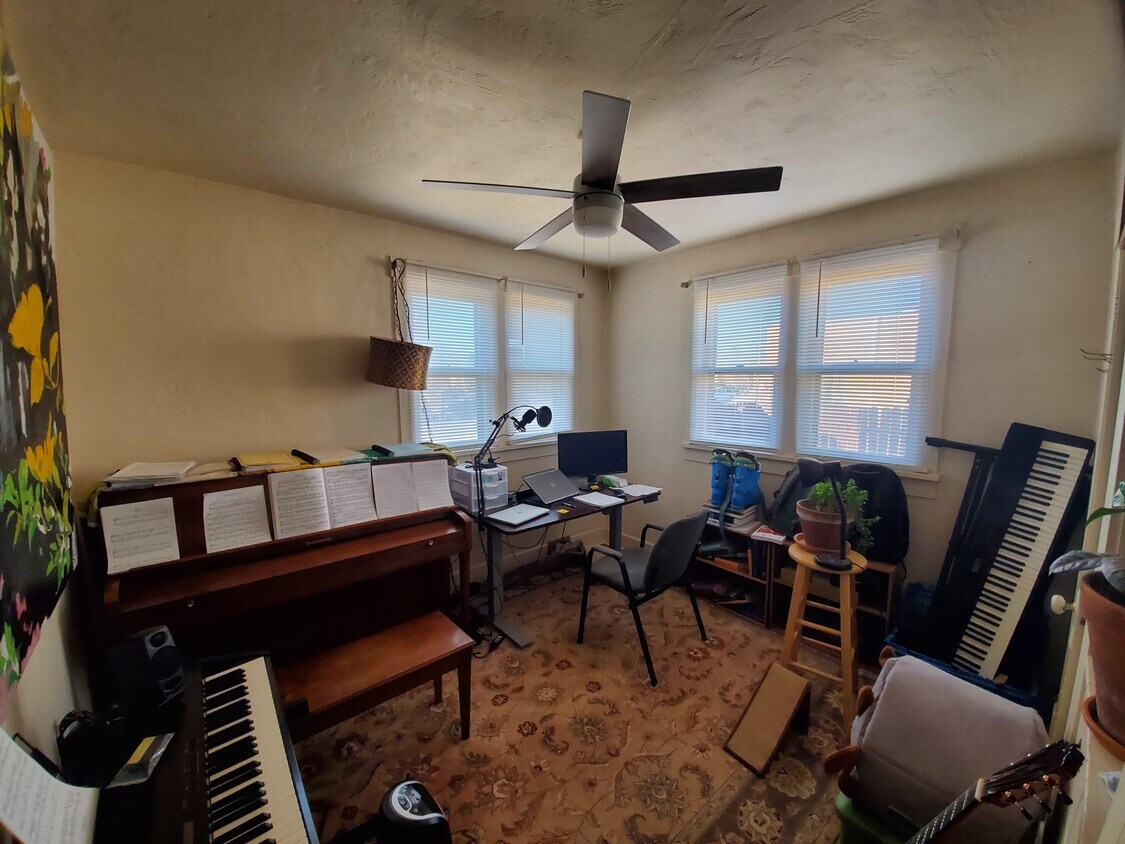 Primary Photo - 2121 Coal Pl SE