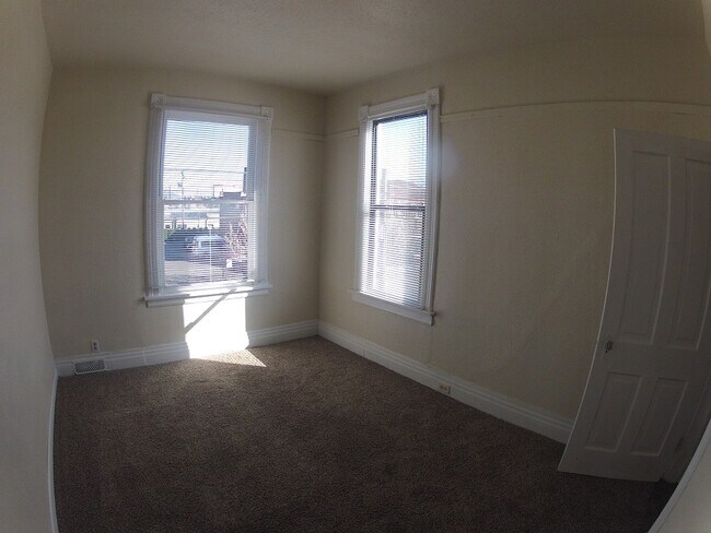 Foto del edificio - 610 N Steele St