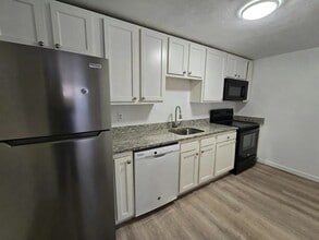 Building Photo - 270 Quarry St