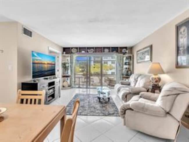 Foto del edificio - 3020 NE 16th Ave