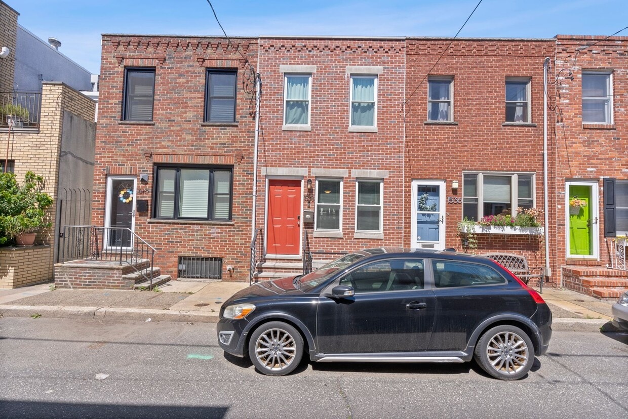 Primary Photo - WOW! Welcome Home to this Gorgeous Newer C...