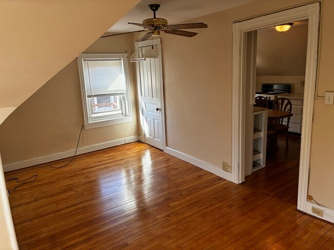 Building Photo - 909 Linden St