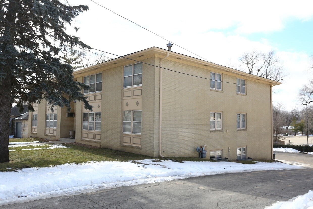 Building Photo - 704 12th St