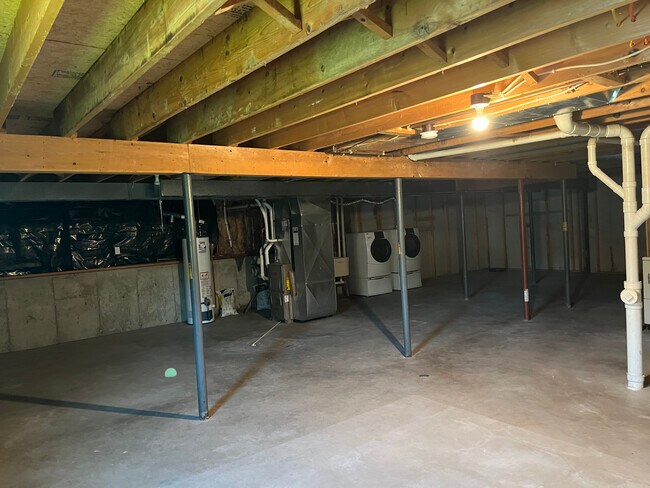 sótano - 109 Woodview Dr