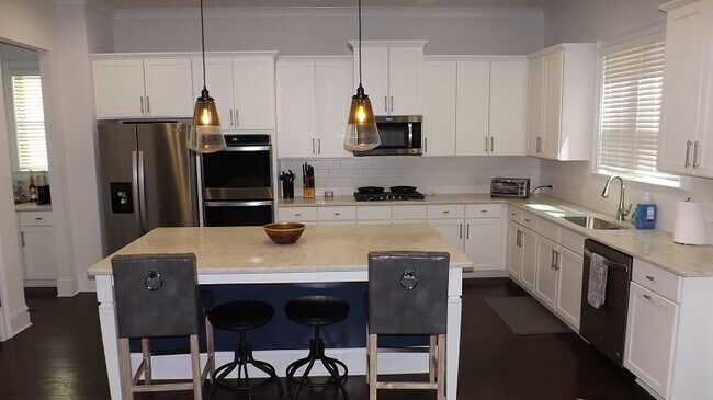 Foto del edificio - 640 Avondale Hills Dr