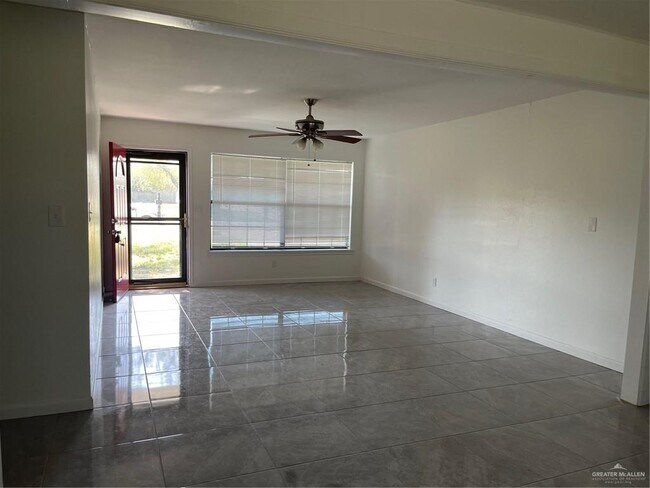 Foto del edificio - 610 W Jones Ave