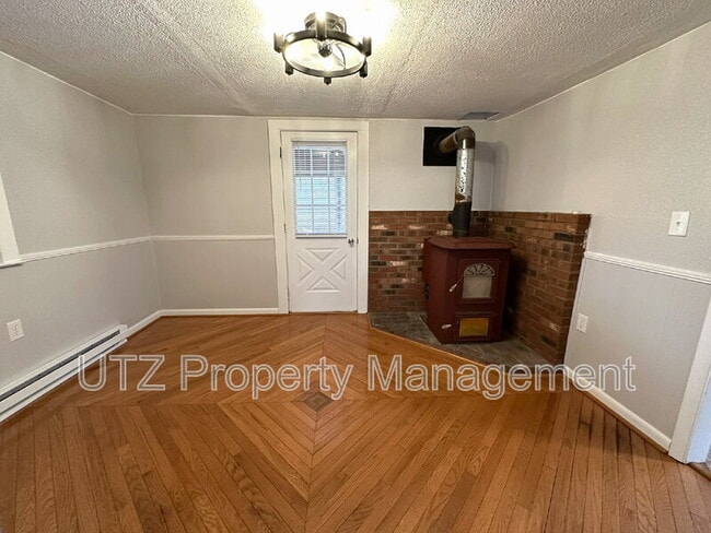 Building Photo - 2828 Cedarhurst Rd