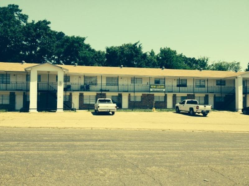 Primary Photo - 401 E McReynolds St