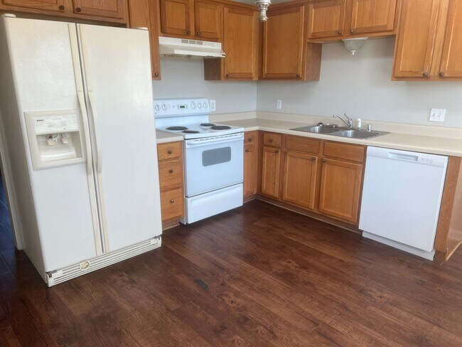 Building Photo - 3 Bed 2 Bath Home