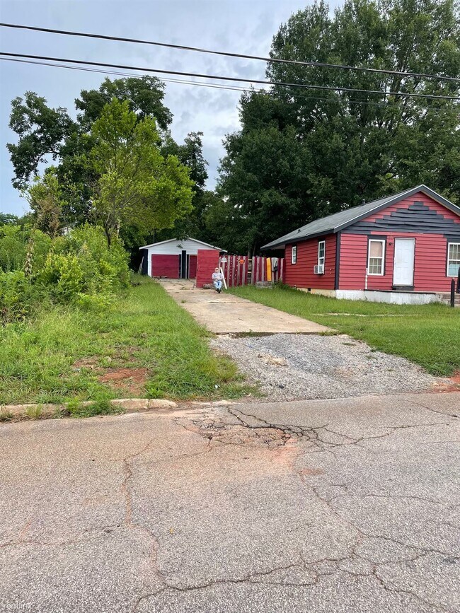 Foto del edificio - 3 br, 1 bath House - 1439 Pine Drive