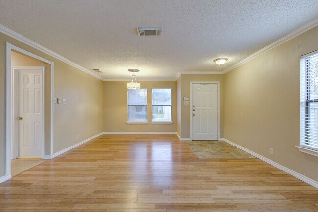 Building Photo - ***APPLICATION CURRENTLY UNDER REVIEW***Up...