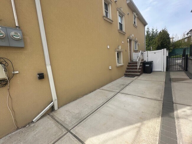 Building Photo - 15-60-60 209th St