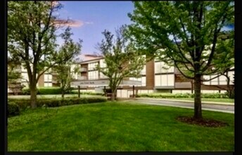 Building Photo - 1301 N Western Ave