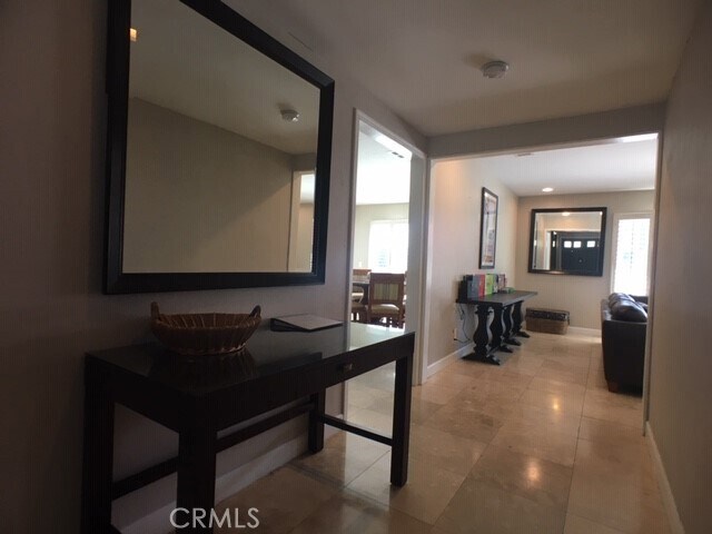 Building Photo - 553 Sturgeon Dr