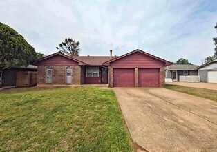 Building Photo - 13917 N Everest Ave
