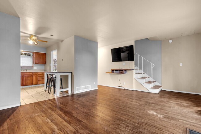 Foto del edificio - Charming Two-Story Townhome in a Prime Loc...