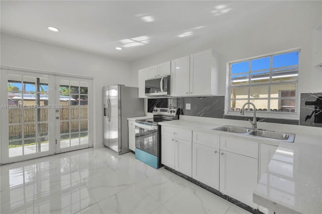 Photo - 536 NW 25th Ave House