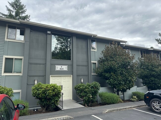 Building Photo - 4641 W Lake Sammamish Pky SE Building Photo - 4641 W Lake Sammamish Pky SE