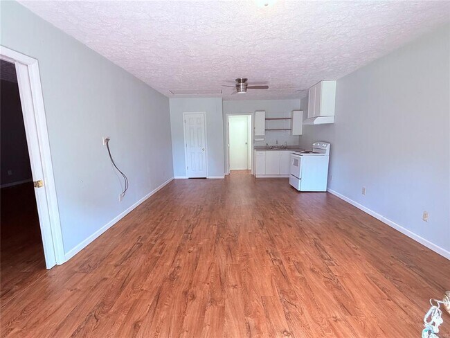 Foto del edificio - 8061 Central Plank Rd