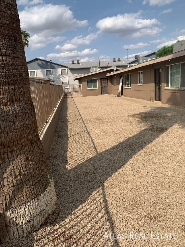 Building Photo - 2512 W Ocotillo Rd