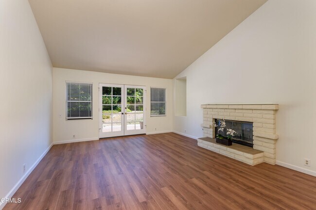 Building Photo - 2086 San Onofre Dr