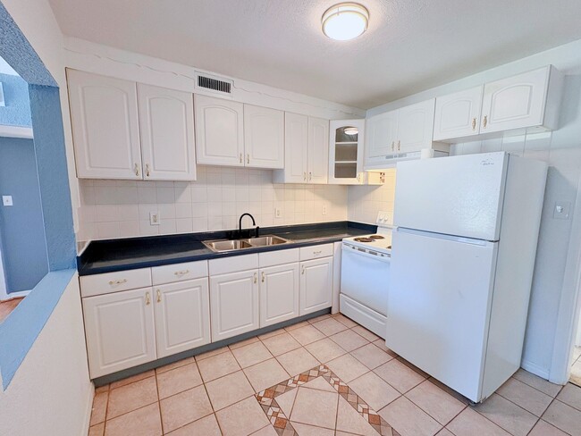 Building Photo - Newly Renovated 3 Bed, 2 Bath Home w/ Huge Fenced Yard