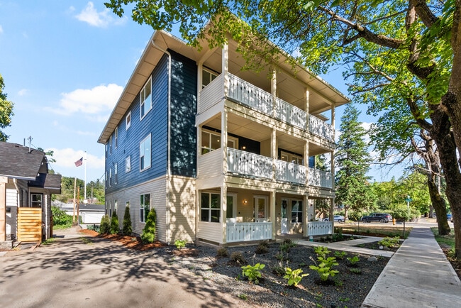 Building Photo - Manito 6