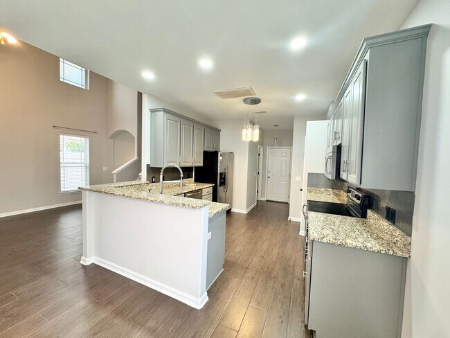 Building Photo - Located in the heart of Richmond Hill this...