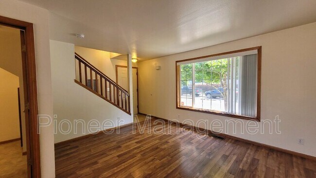 Building Photo - 4950 Forsythia St