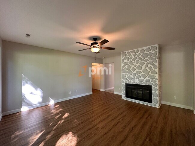 Foto del edificio - 613 Southwind Dr