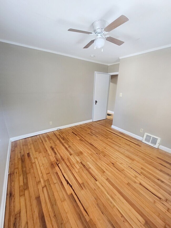 Foto del edificio - 5824 Grand Ave