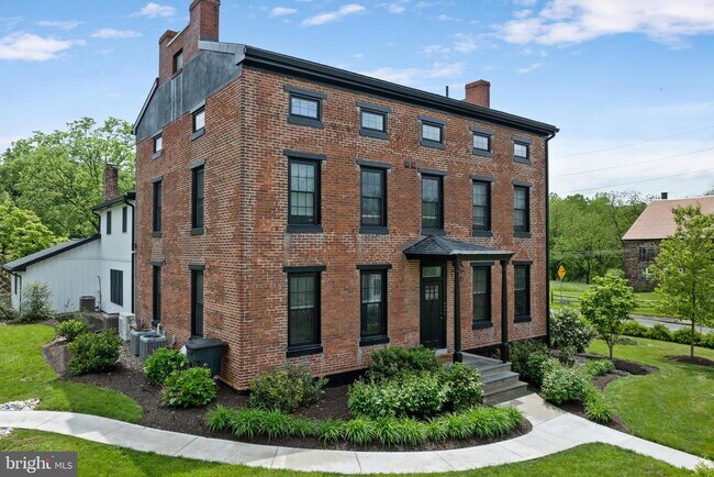 Building Photo - 2406 Upper Ridge Rd