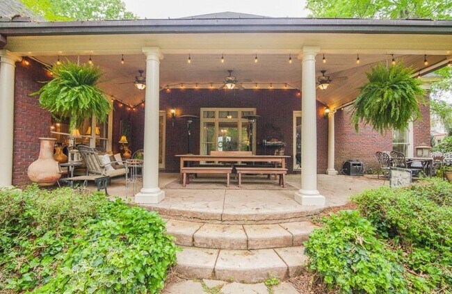 Foto del edificio - 8611 Wynford Pl