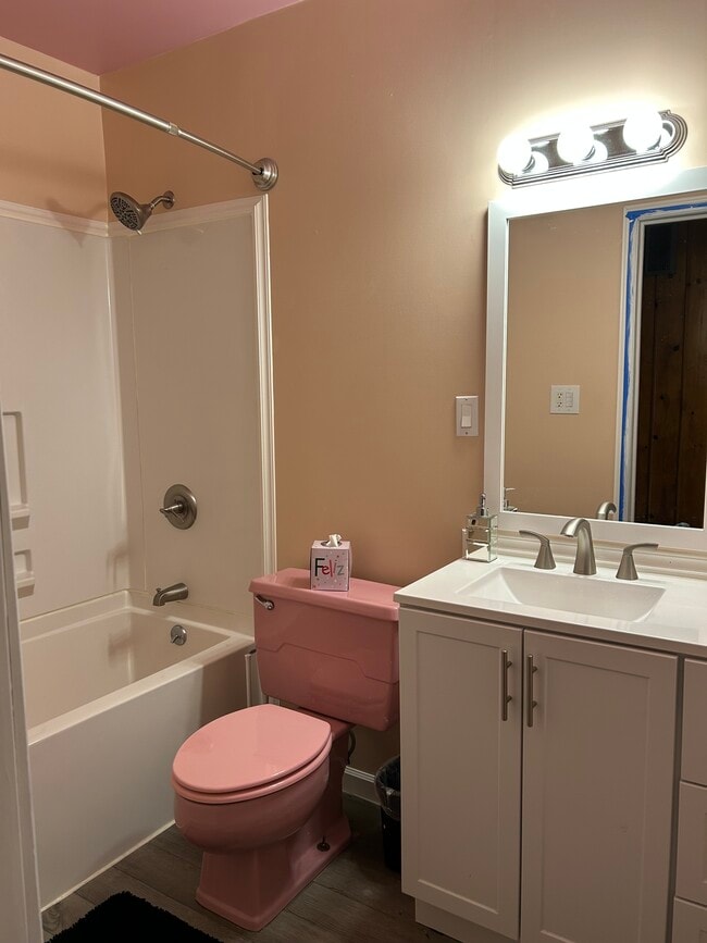 Bathroom - 60 Leonore St