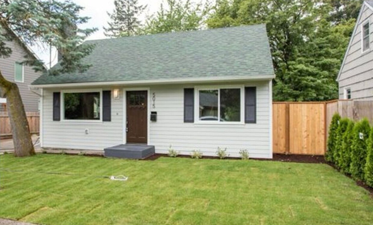 Primary Photo - Charming 3-Bedroom Home with Spacious Yard...
