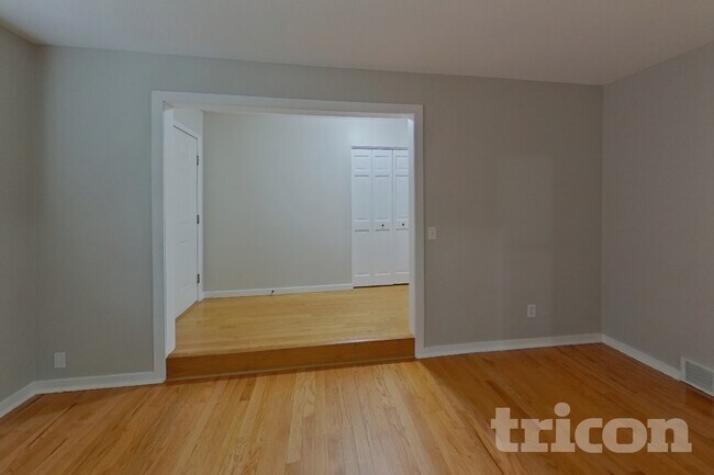 Foto del edificio - 1420 Boone Ave N